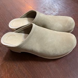 No. 6 Clogs size 38